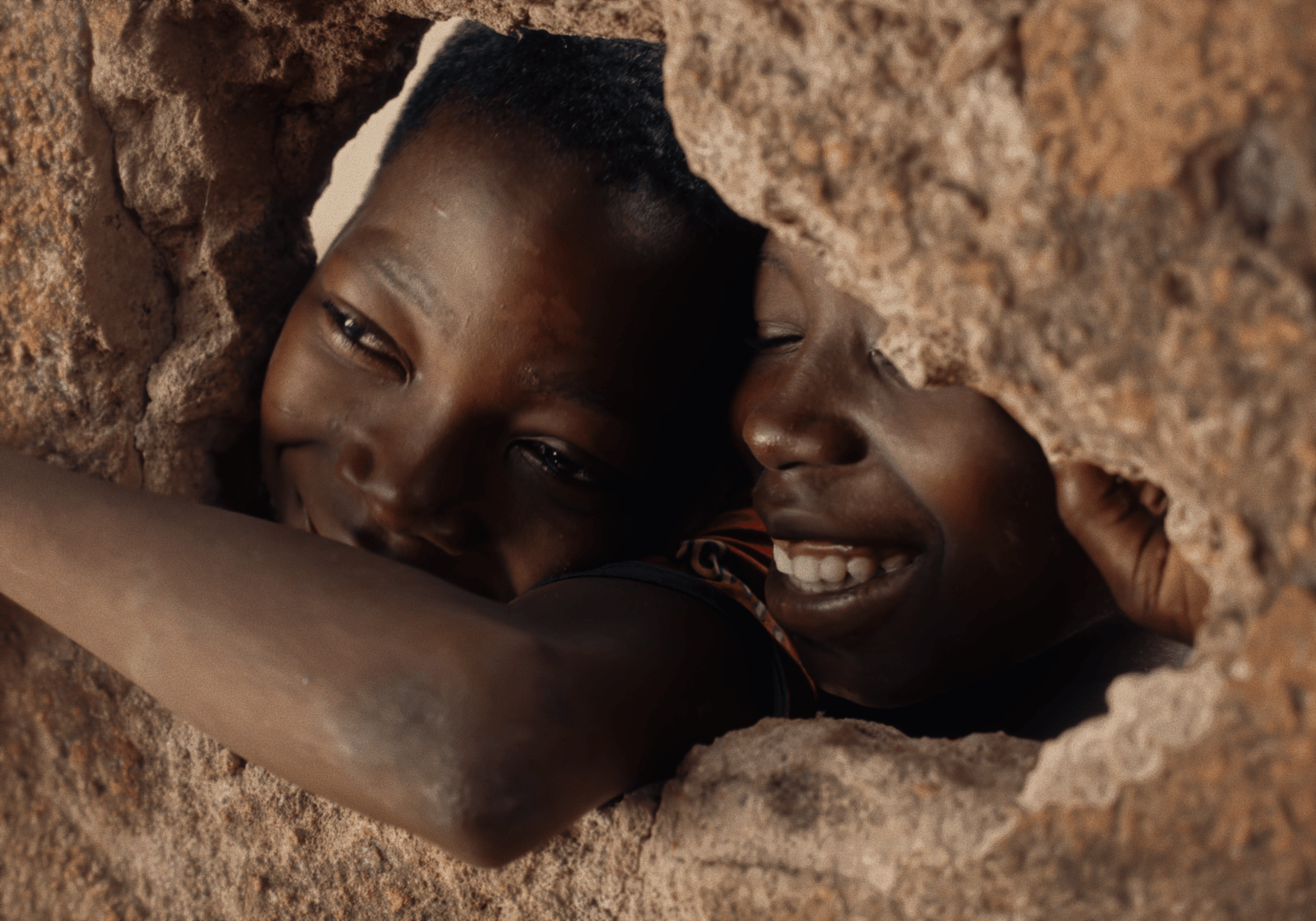 Lien humain entre voyageur et habitant dans la nature